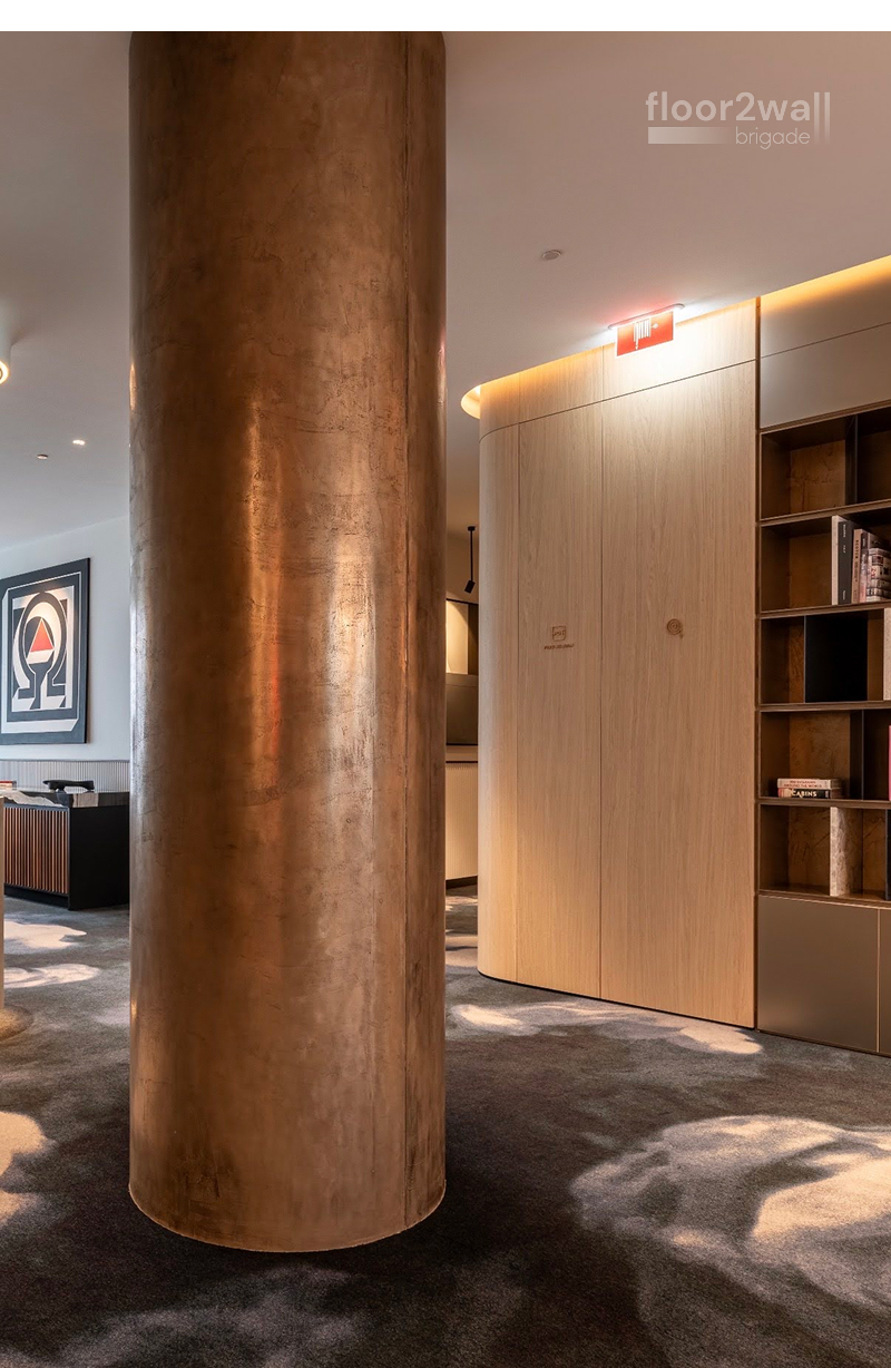 Dentons Bem Center bronz hatású oszlop