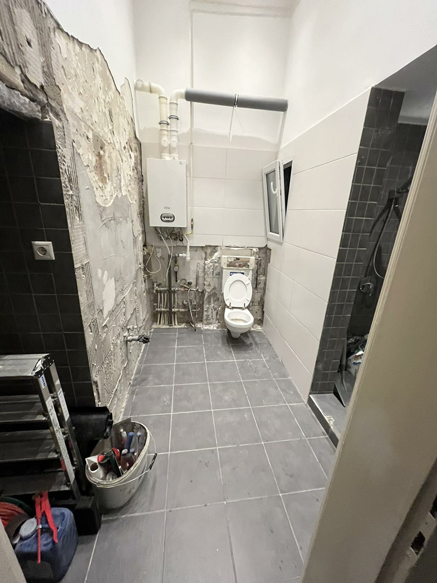 Wesselényi Street Airbnb Wesselényi utca Budapest teljes fürőd felújítás mikrocementtel